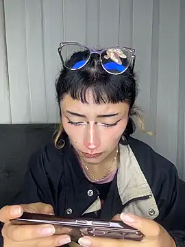 baby_akuma 即時 XXX 聊天