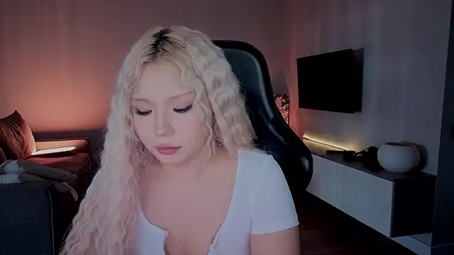 Онлайн чат XXX RileyMee