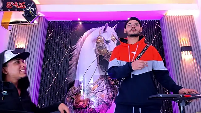 the_knights_of_the_night_: διαδικτυακό σόου στην κάμερα