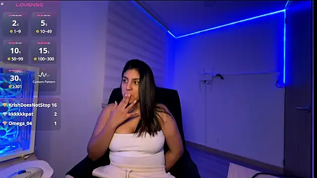 cloe_small Adlı Modelin Canlı XXX Sohbeti