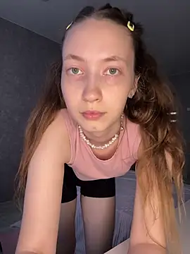 Holy_Poly's Live XXX Chat