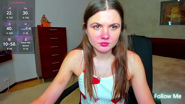 strawberrylux: διαδικτυακό σόου στην κάμερα