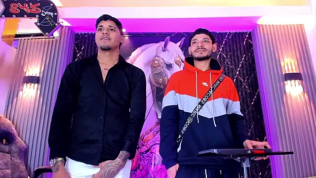 the_knights_of_the_night_のウェブカメラショー