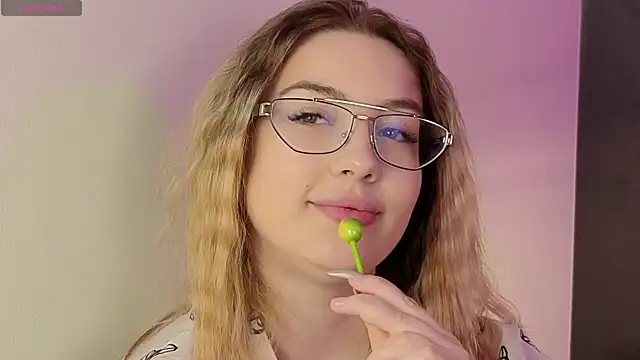 BustyTease Live XXX Chat