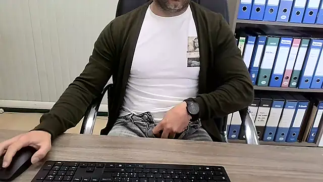 Evasionee: διαδικτυακό σόου στην κάμερα