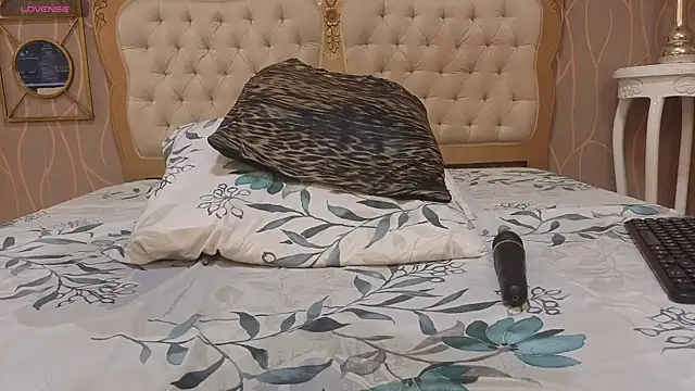 Miladiosa 现场XXX聊天