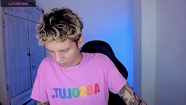 tylernova's Live XXX Chat