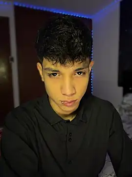 RoughDiamond_ webkamerás műsora