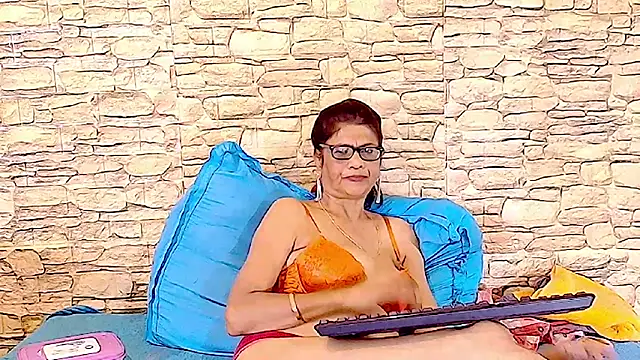 Chat +18 de IndianAllure ao vivo