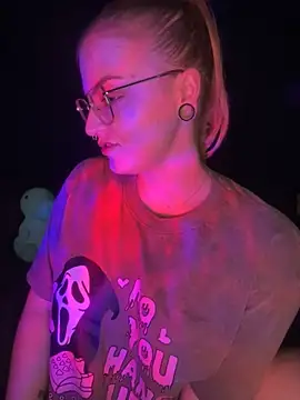 CherryyCheeks 现场XXX聊天