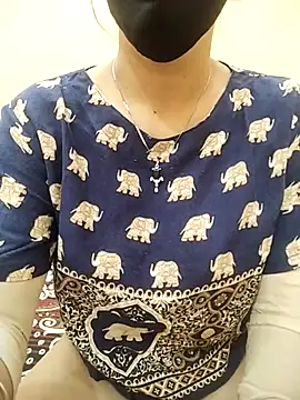 Rising_Queen: διαδικτυακό σόου στην κάμερα