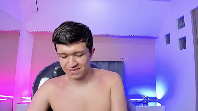 Show modela ken_col na web-kameri