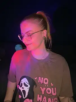 Chatroom XXX en direct de CherryyCheeks