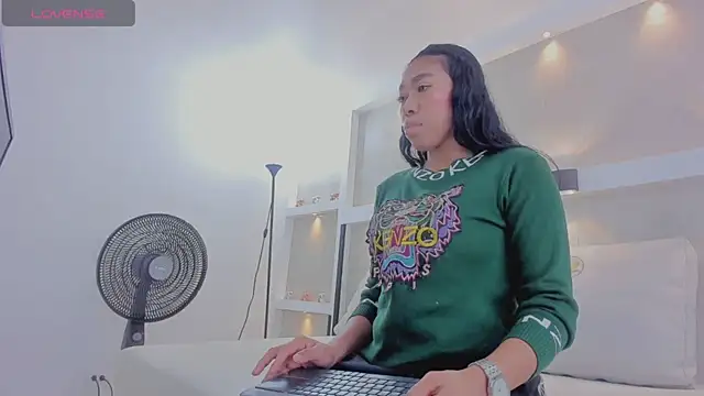 Chat +18 de dalhia_juicy ao vivo