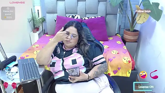 Chat +18 de evelin_zaens ao vivo