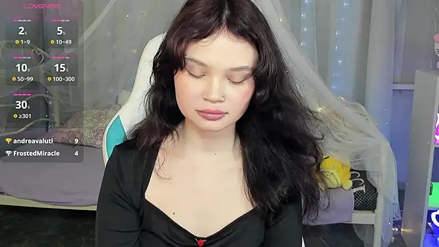 EmilyChavesのライブXXXチャット