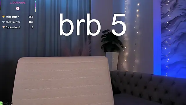 Chat +18 de Aria_Mila ao vivo