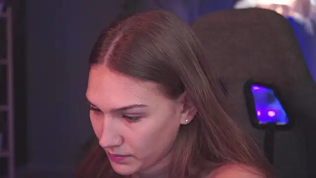 Chat +18 de Sweet_Emilya ao vivo