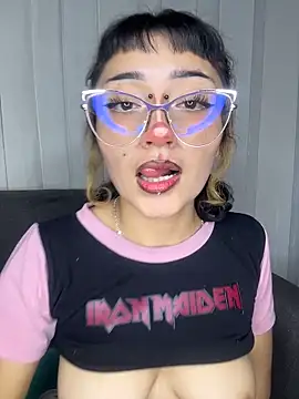 baby_akuma Adlı Modelin Canlı XXX Sohbeti