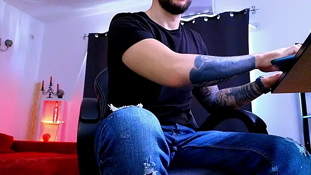 MightyAaron66 Live XXX-Chat