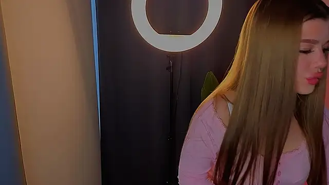 DelenaRinesのライブXXXチャット