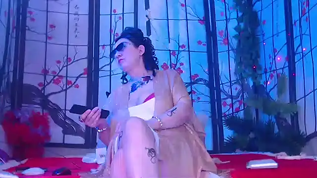 NightOrhideyaのライブXXXチャット