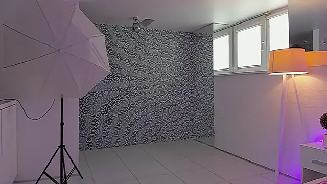 LuisaClover live XXX chat