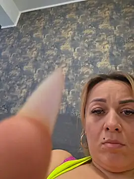 Chat +18 de RuxyHuge42ETT ao vivo