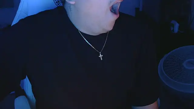 Sxrry: διαδικτυακό σόου στην κάμερα