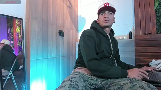 DrakeNeumann 即時 XXX 聊天