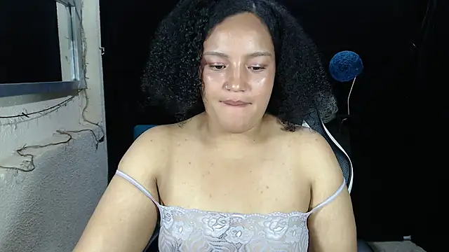 Chatroom XXX en direct de SofiaRoyal2308