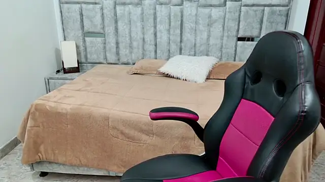 Chat +18 de laureentt_ ao vivo