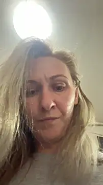 Secret_Ladyx Live XXX-Chat