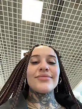 KishaMur Chat XXX in diretta