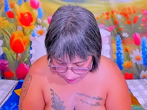 indianroxy's Live XXX Chat