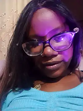 Chat XXX ao vivo de EmilyyRosee_