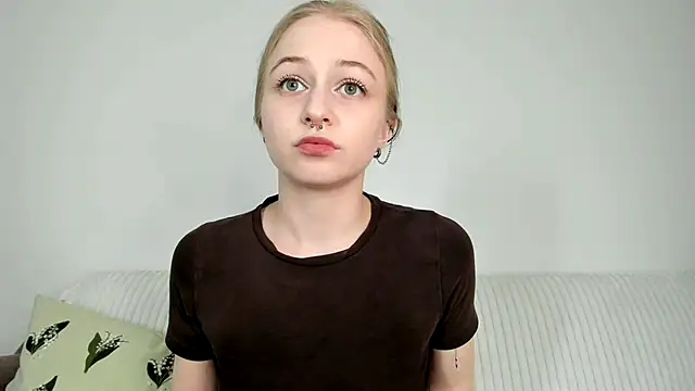 MiaMews Live XXX Chat