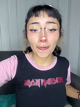 XXX chat uživo modela baby_akuma