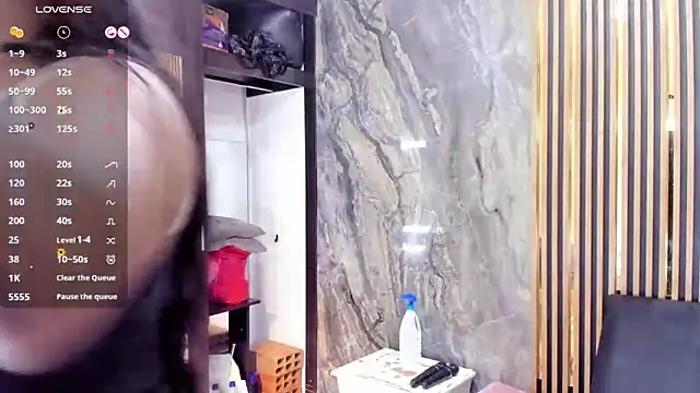 LauraSaenz01のライブXXXチャット