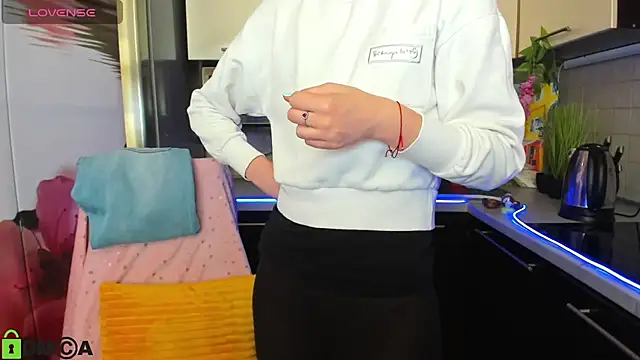 TayanaJons Chat XXX in diretta