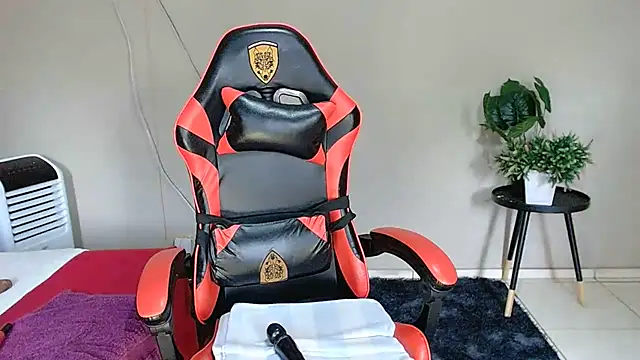 XXX chat uživo modela Queen_Nicky