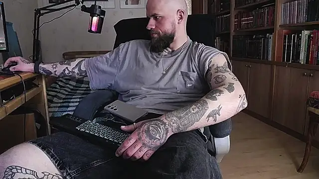 Pokazy przed kamerką – FindomJason