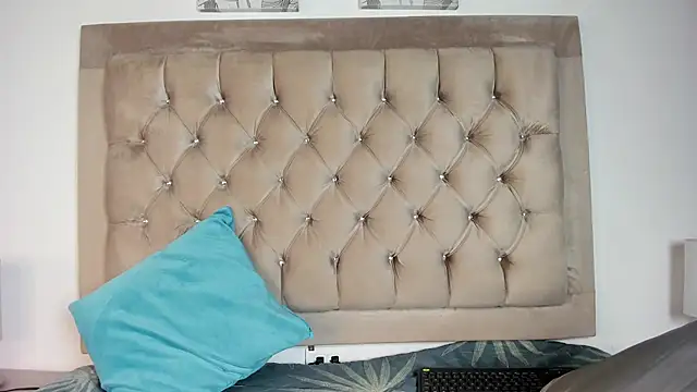 Emily_Castano Show Webcam