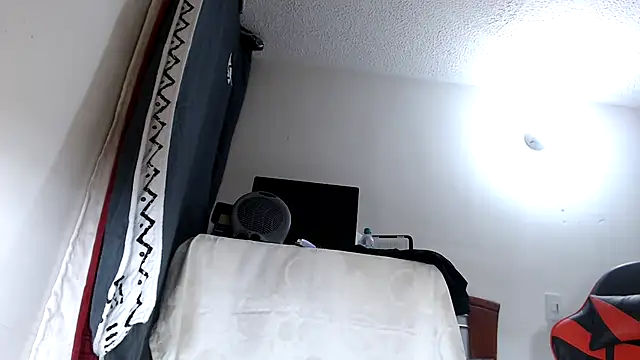 EmmyHornyDirty's Live XXX Chat