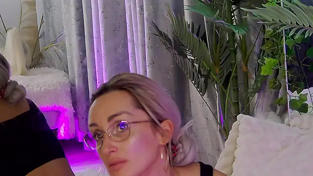 IsabelleEthan élő XXX-chatje