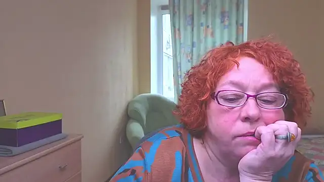 XXX chat uživo modela Fara_Flutte