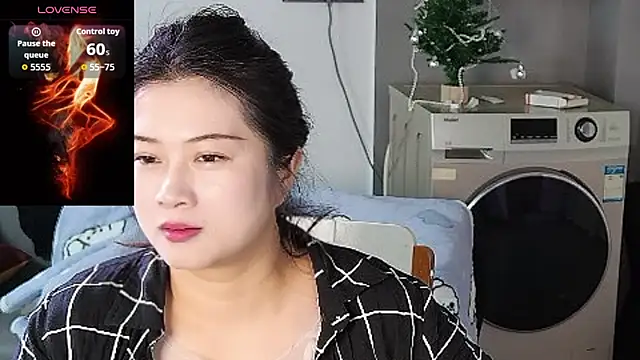 mo-mo-69 – Live XXX-chat