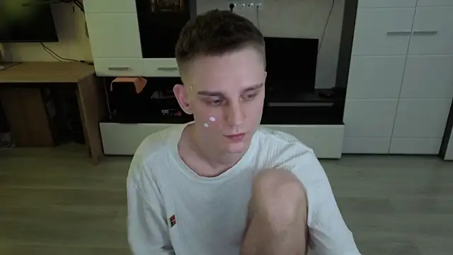 angryzan élő XXX-chatje