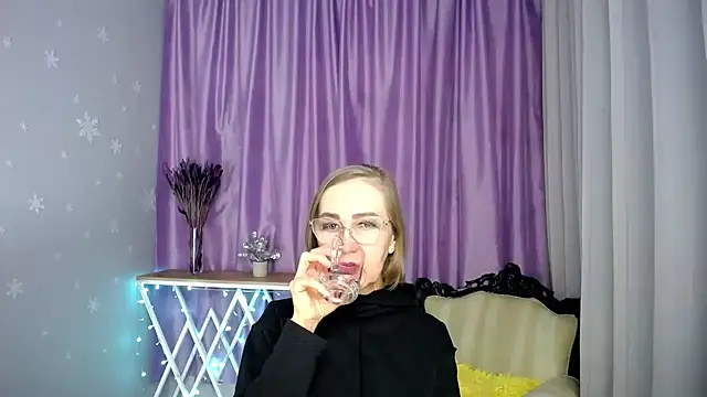 queen_a_n_i: вебкам-шоу