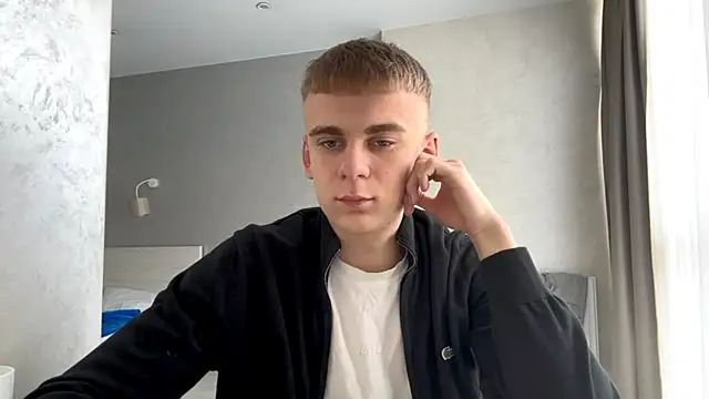 Show modela SoloFury na web-kameri